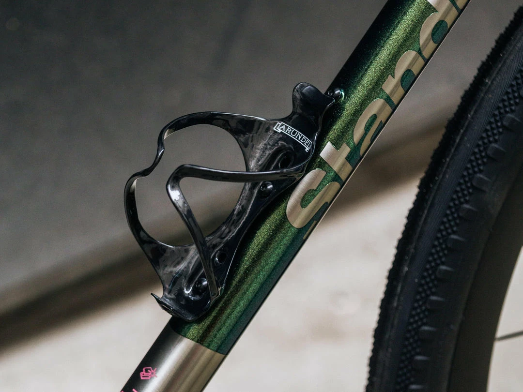 Standertshop Equipment Arundel MANDIBLE Uni Weave Glossy | Carbon Bottle Cage 6 Standertshop Equipment Arundel MANDIBLE Uni Weave Glossy | Carbon Bottle Cage