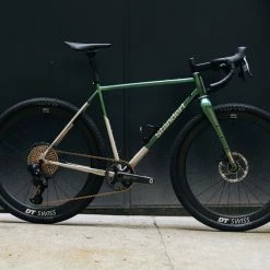 Standertshop Equipment Arundel MANDIBLE Uni Weave Glossy | Carbon Bottle Cage 9 Standertshop Equipment Arundel MANDIBLE Uni Weave Glossy | Carbon Bottle Cage