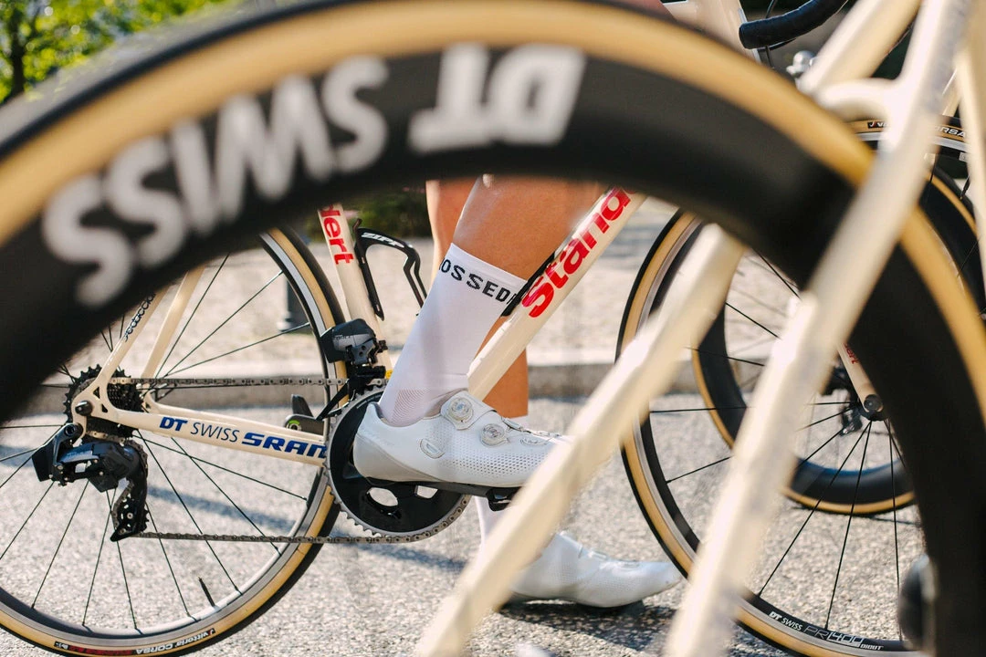 Standertshop Equipment FINGERSCROSSED SOCKS | AW20 #09_01 Fingerscrossed White 3 Standertshop Equipment FINGERSCROSSED SOCKS | AW20 #09_01 Fingerscrossed White