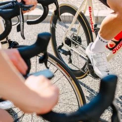 Standertshop Equipment FINGERSCROSSED SOCKS | AW20 #09_01 Fingerscrossed White 11 Standertshop Equipment FINGERSCROSSED SOCKS | AW20 #09_01 Fingerscrossed White