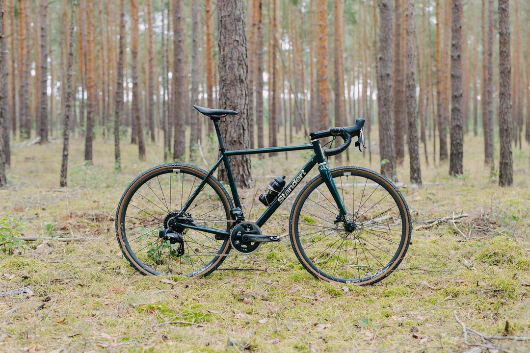 Standertshop Gravel & Bikepacking Pfadfinder | Frameset | Emerald Rush 3 Standertshop Gravel & Bikepacking Pfadfinder | Frameset | Emerald Rush