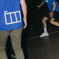 Standert Merchandise T-Shirt | Blue | Performance Logo